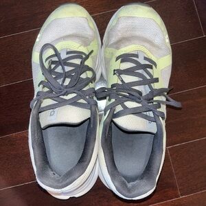 White and Green OnCloud CloudRunner Running Shoes - size 7
